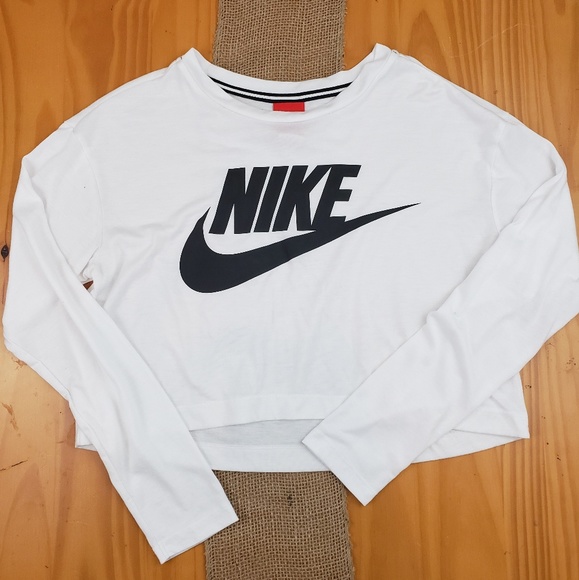 white nike crop top